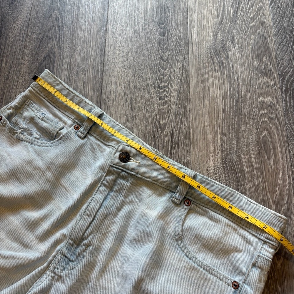 American Eagle Outfitters Light Wash Stretch Mom Jean Shorts - Picture 6 of 8